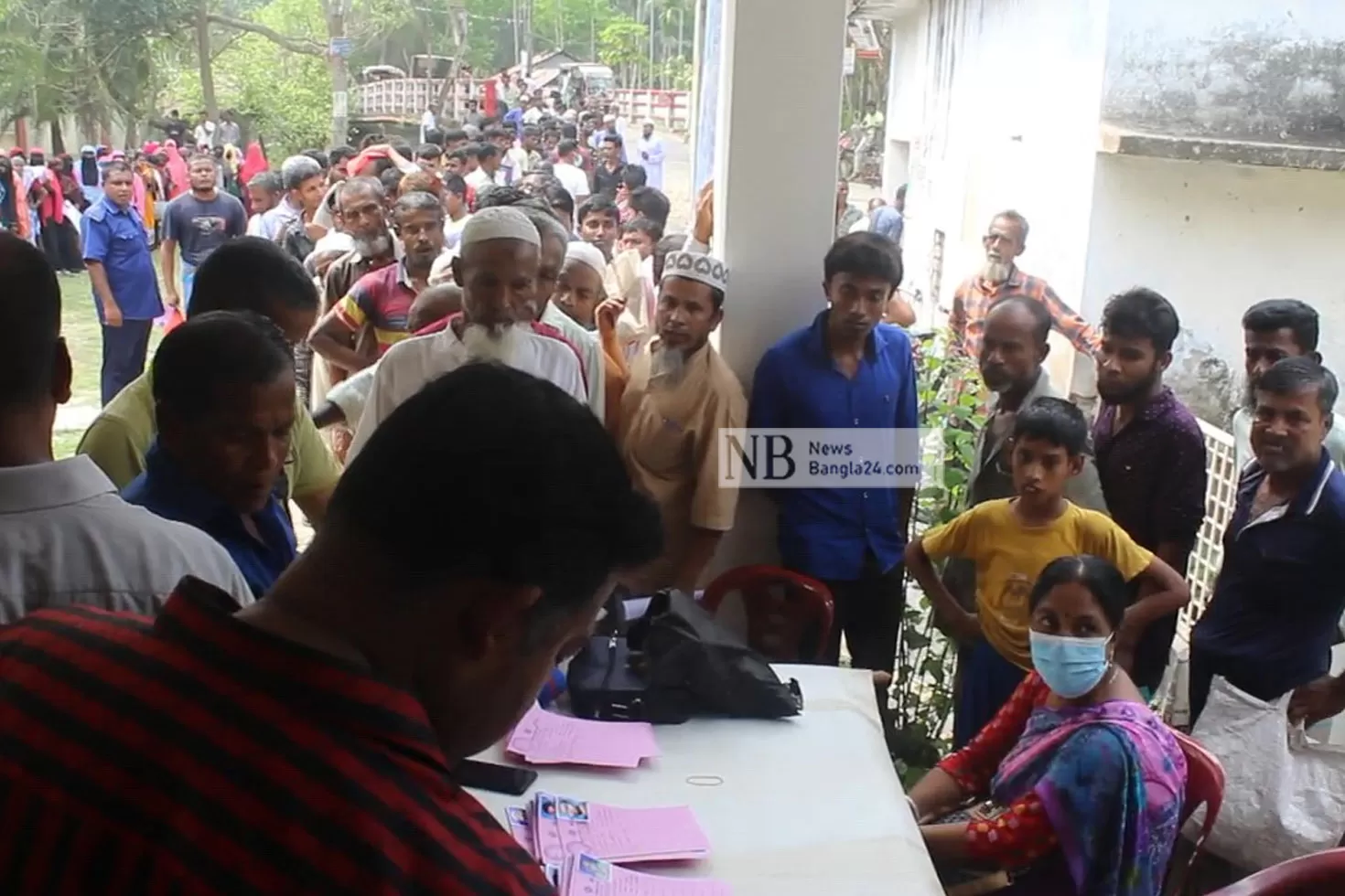 টিসিবির কার্ডে ‘টাকা আদায়’, তদন্তে কমিটি