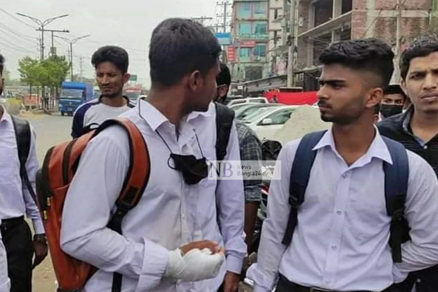 হাফ-ভাড়া-দেয়ায়-শিক্ষার্থীকে-মারধর-থানায়-অভিযোগ