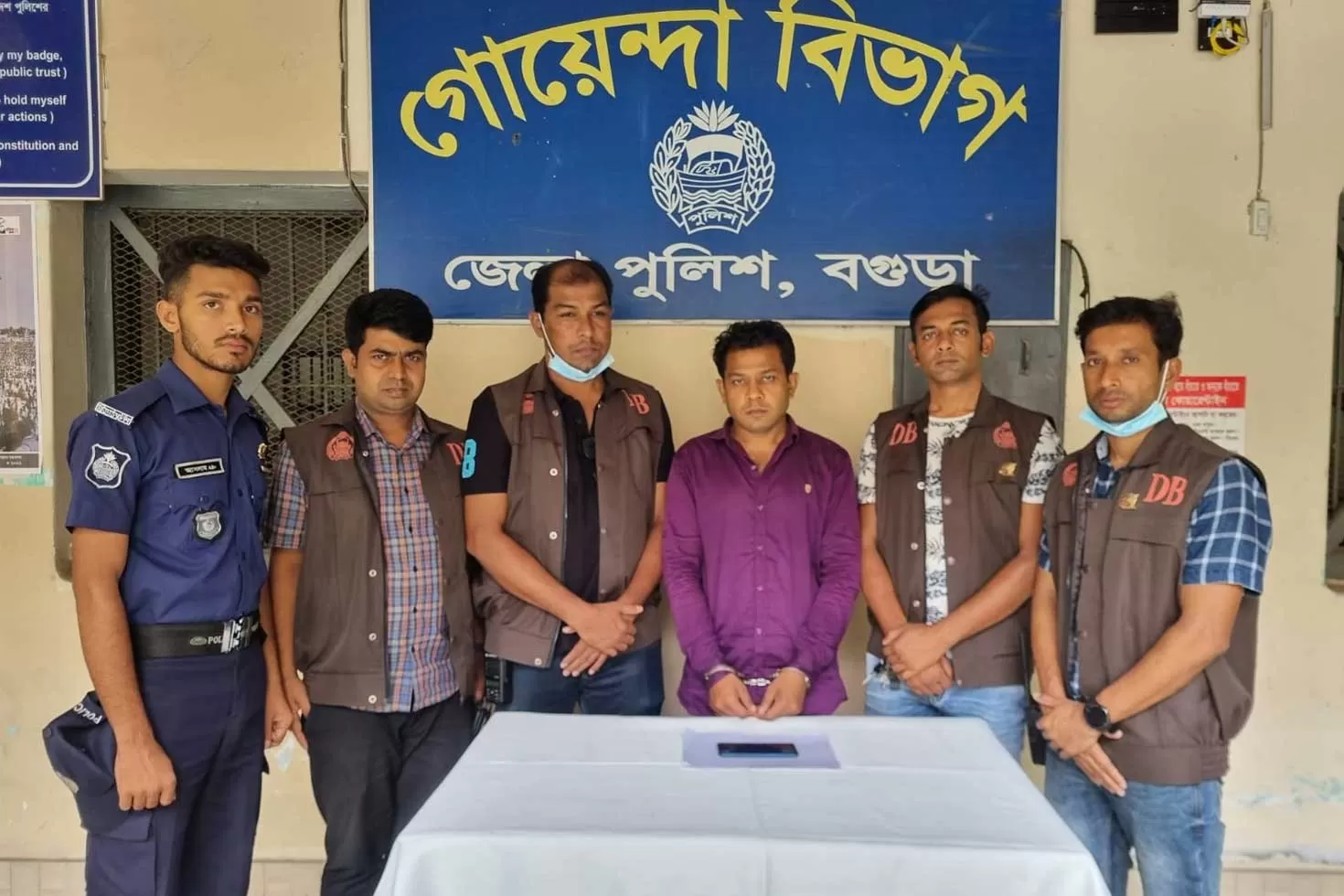 অন্তরঙ্গ-ভিডিও-ছড়ানোর-অভিযোগে-গ্রেপ্তার-যুবক