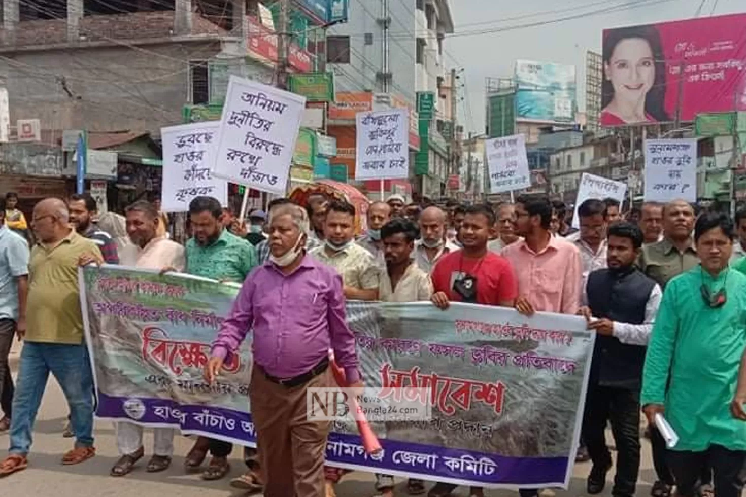 ডুবছে-হাওর-কাঁদছে-কৃষক-দায়-কার