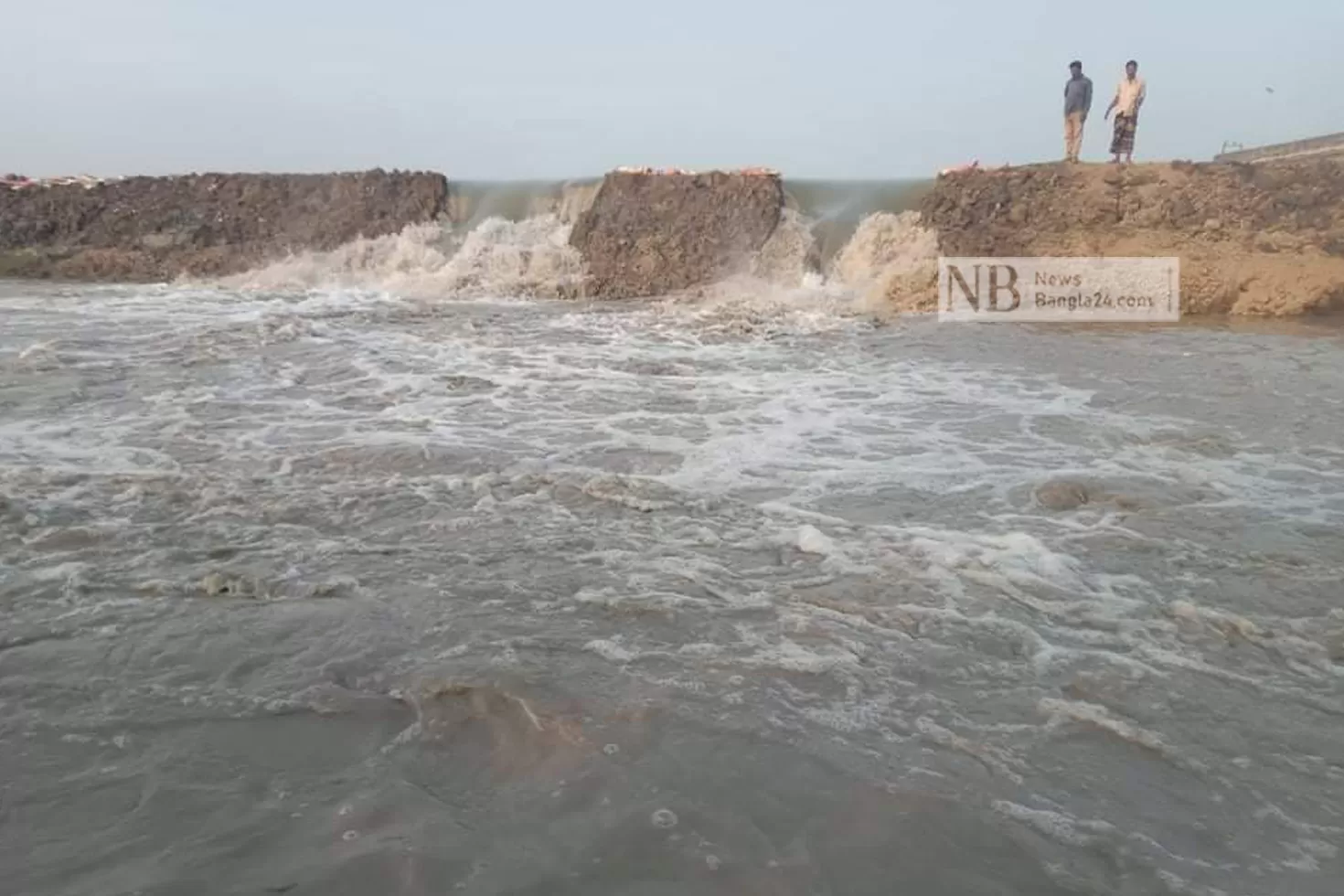 সুনামগঞ্জে এক দিনে গেল ৫ বাঁধ