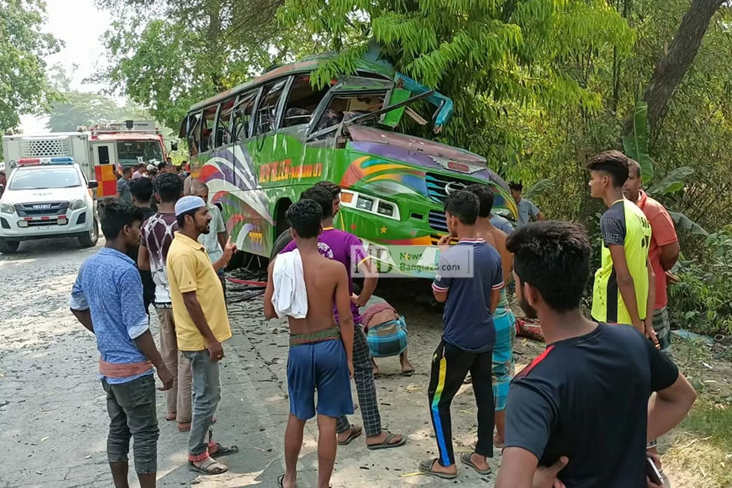 গাছের সঙ্গে ধাক্কায় বাসের ৩ যাত্রী নিহত