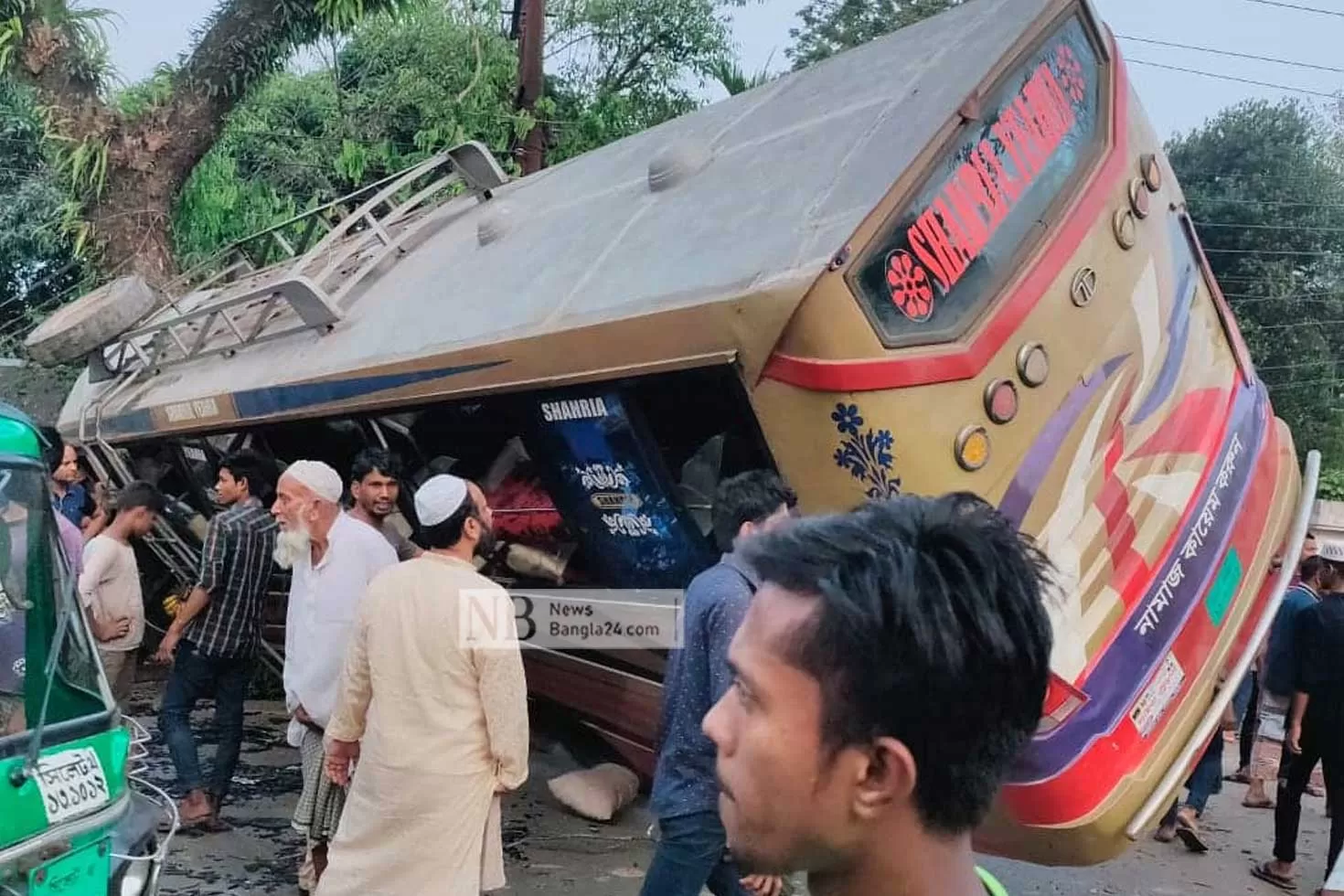 বাসের ধাক্কায় ৩ জন নিহত