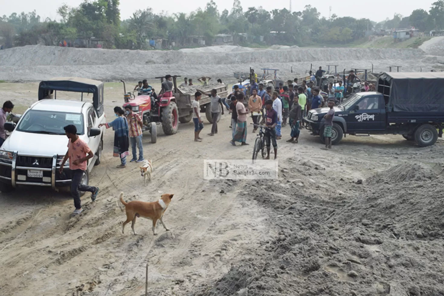 নদীর বালু নেয়ার সময় ৯ ট্রাক্টর জব্দ