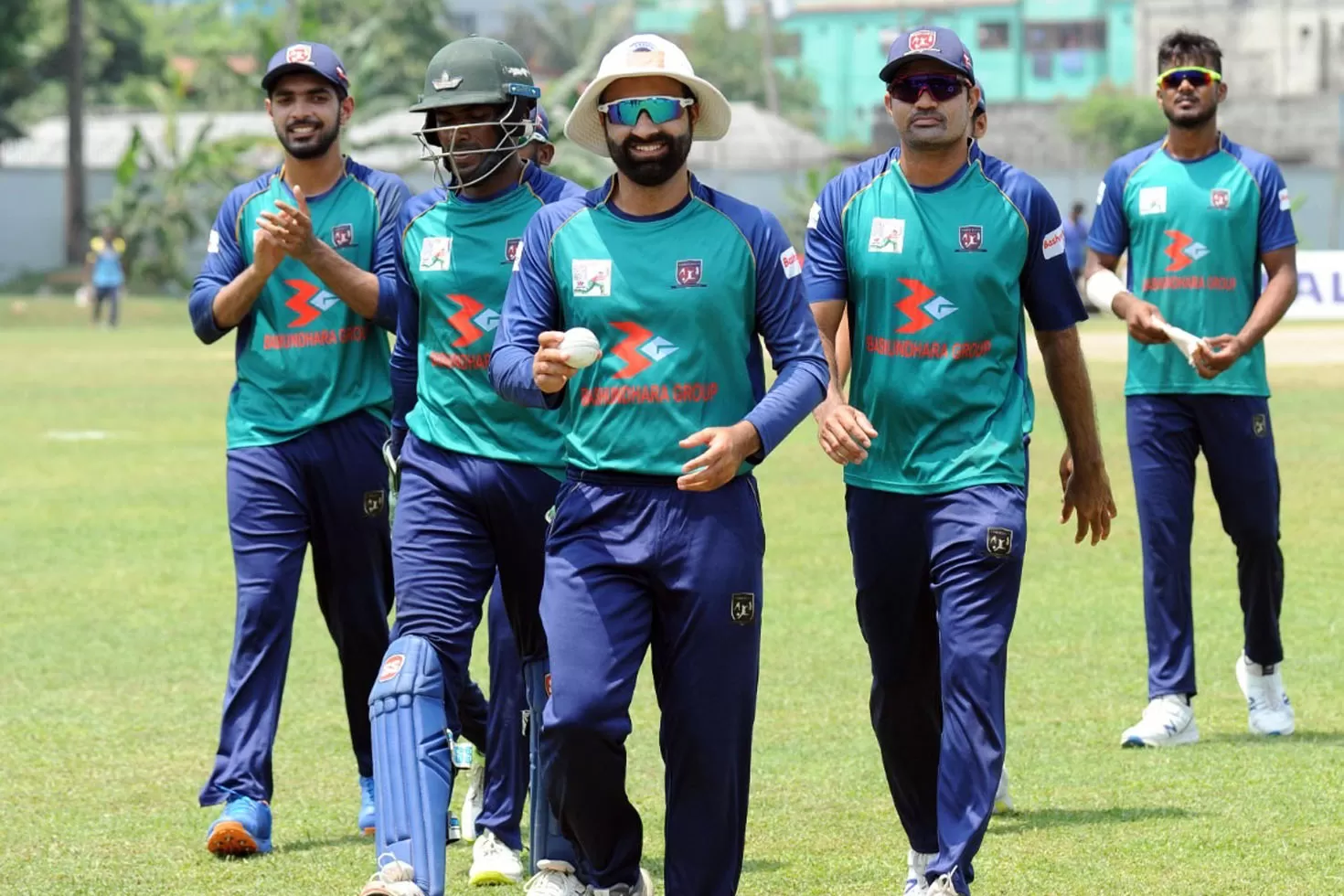 পারভেজের-বোলিং-নৈপুণ্যে-আবাহনীকে-হারাল-শেখ-জামাল