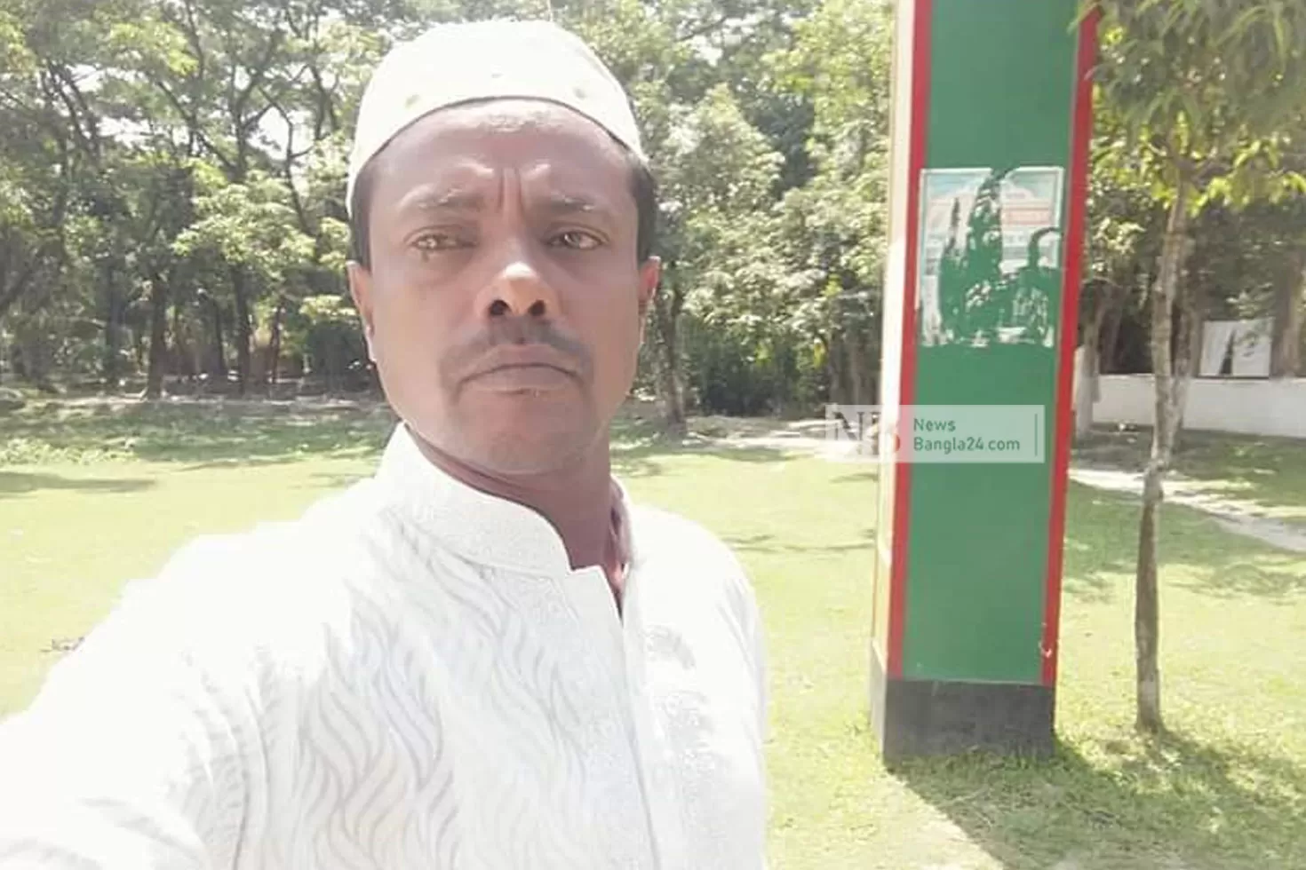 হতদরিদ্রের চাল তুলে নিলেন ইউপি সদস্য