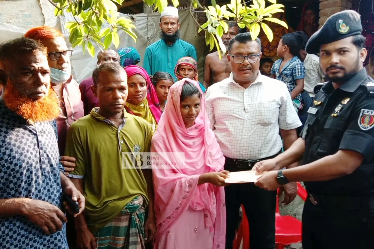 মেডিক্যালে-সুযোগ-পাওয়া-দরিদ্র-মারুফার-পাশে-র‌্যাব