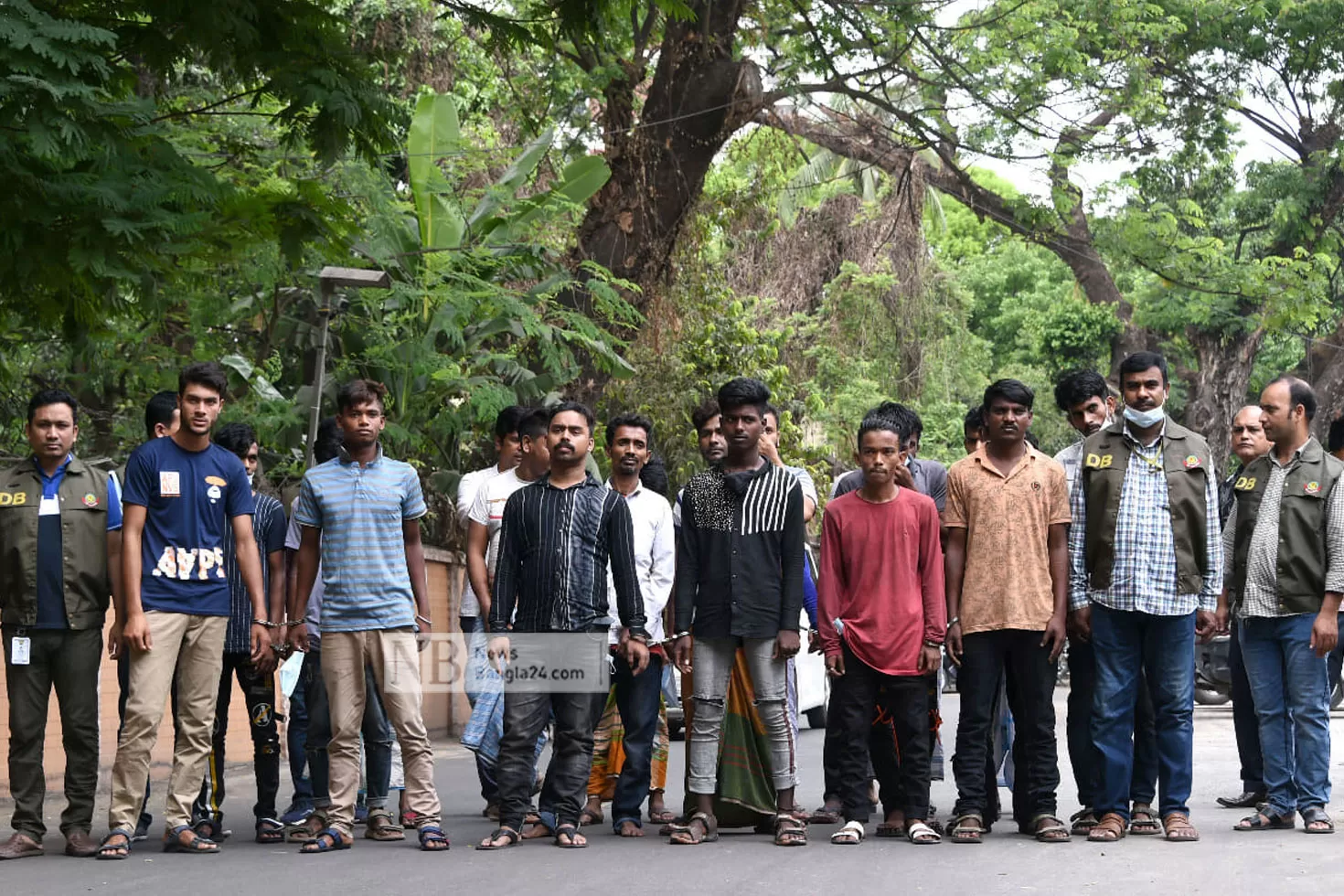 রাজধানীতে-ছিনতাইকারী-অজ্ঞান-পার্টির-২৭-সদস্য-গ্রেপ্তার