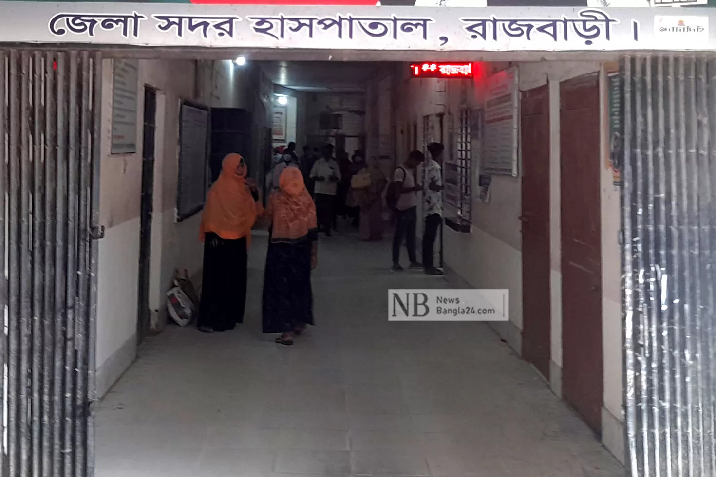 ঘরে স্ত্রীর মরদেহ, প্রধান শিক্ষক আটক
