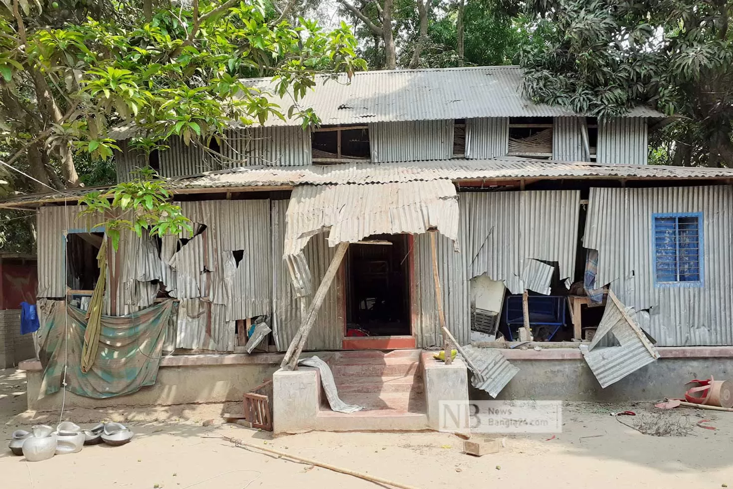 ‘গুজব রটিয়ে’ ১৫ বাড়িতে হামলা, লুটপাট