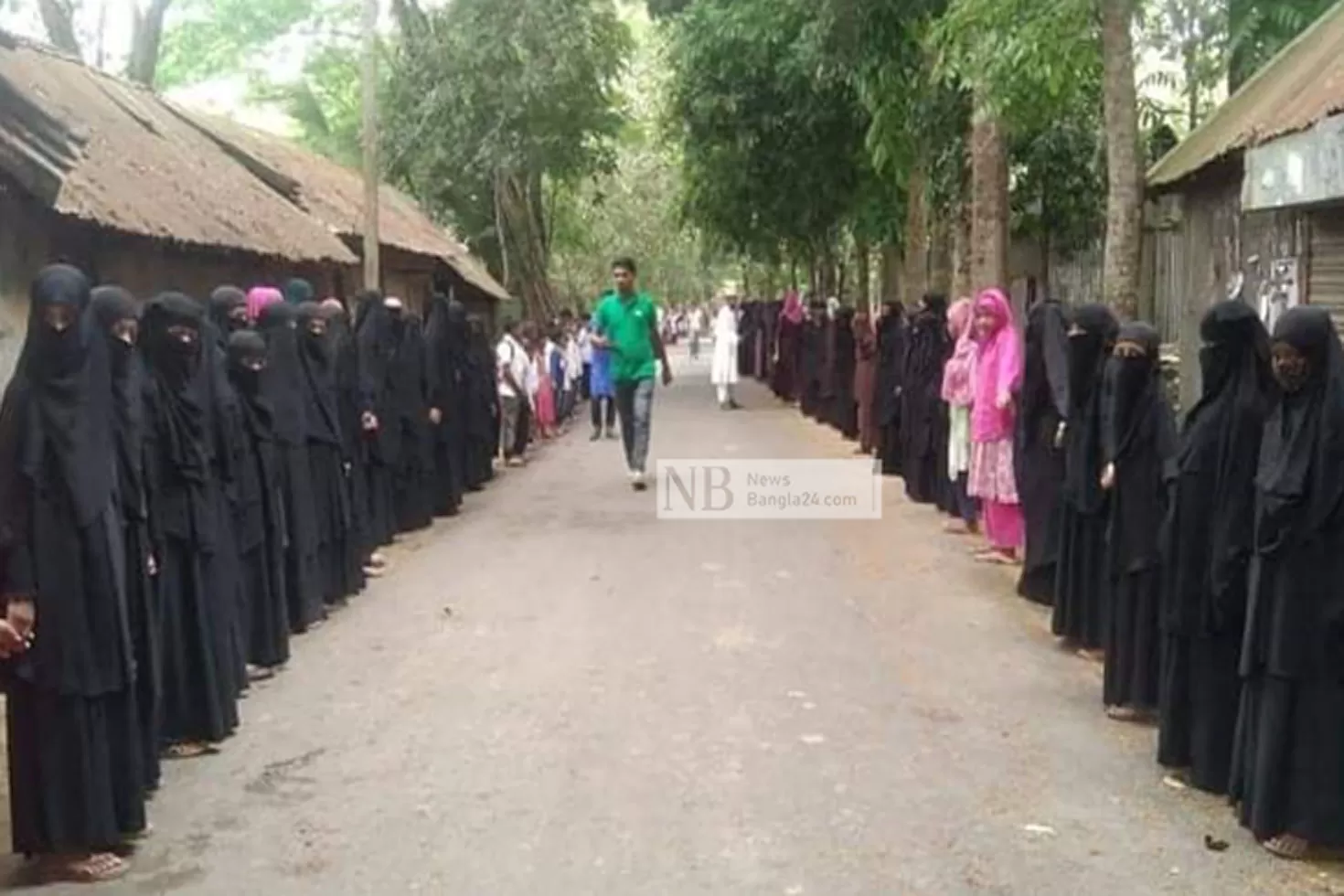 স্পিডব্রেকার চান তারা