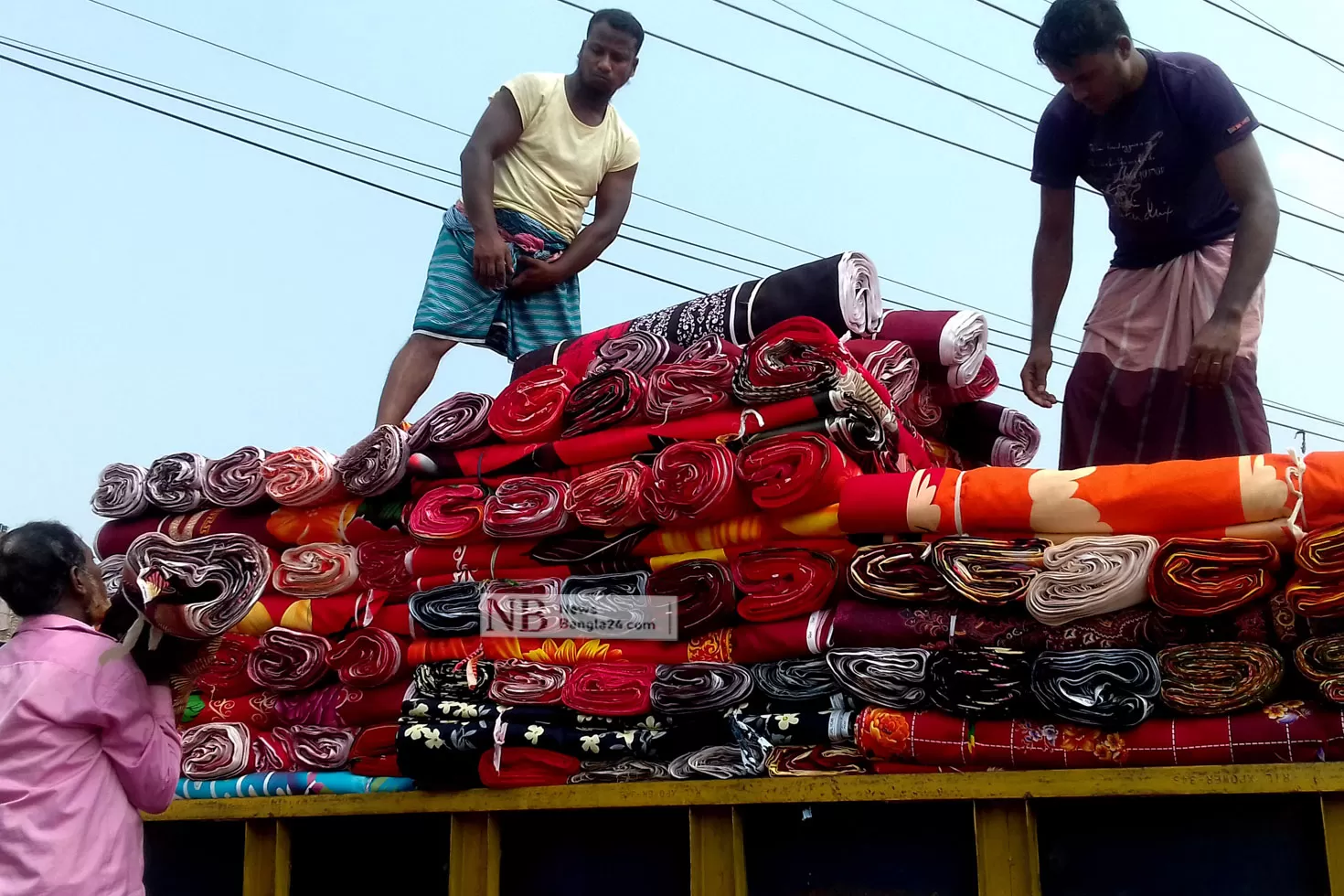 সুতার-দামে-অস্থিরতা-বাবুরহাটে-কাপড়ের-দাম-বেশি