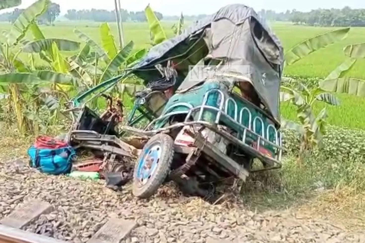 অটোরিকশায় ট্রেনের ধাক্কায় ৩ মৃত্যু