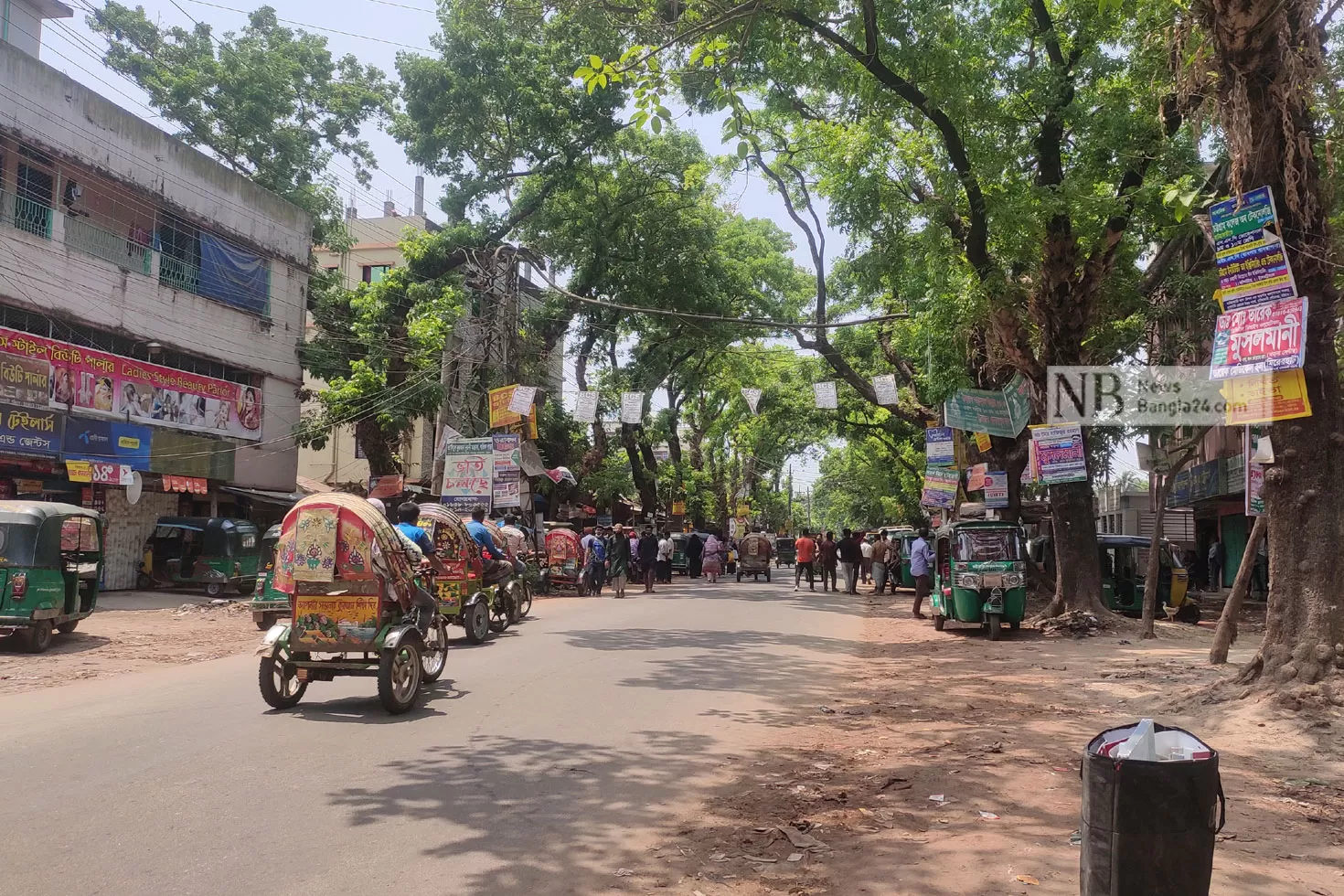 চবিতে-অটোরিকশাচালকদের-ধর্মঘট-বাস-চালুর-দাবি