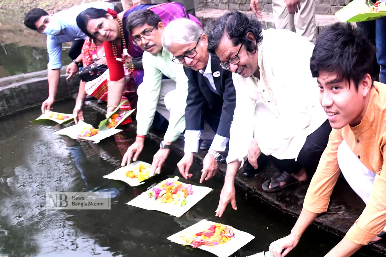  হলের পুকুরে ভাসল বিজুর ফুল