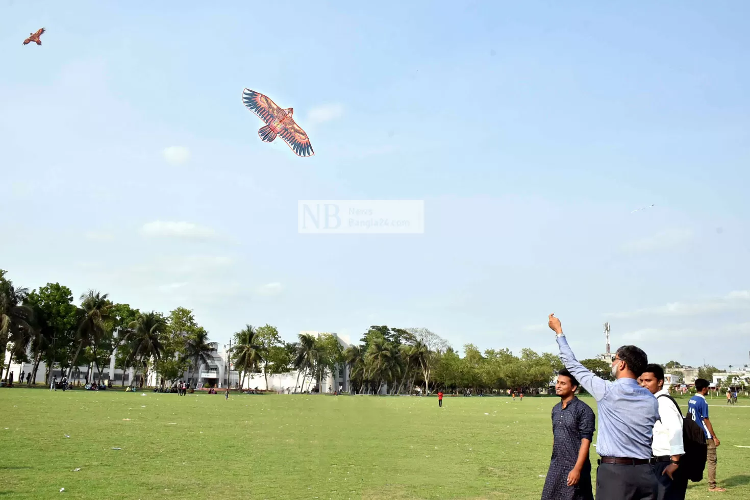 খুবিতে ‘চৈত্রসংক্রান্তি’ ঘুড়ি উৎসব