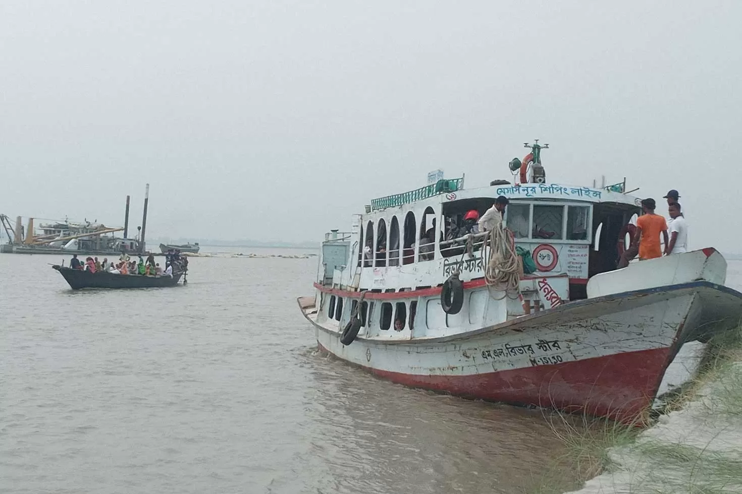 বাহাদুরাবাদ-বালাসীঘাট-লঞ্চ-চলাচলে-বাধা-তমছের-বাহিনী