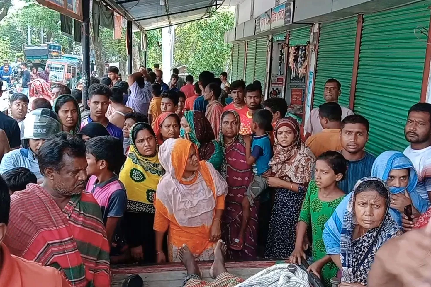 আলমসাধু উল্টে চালক নিহত