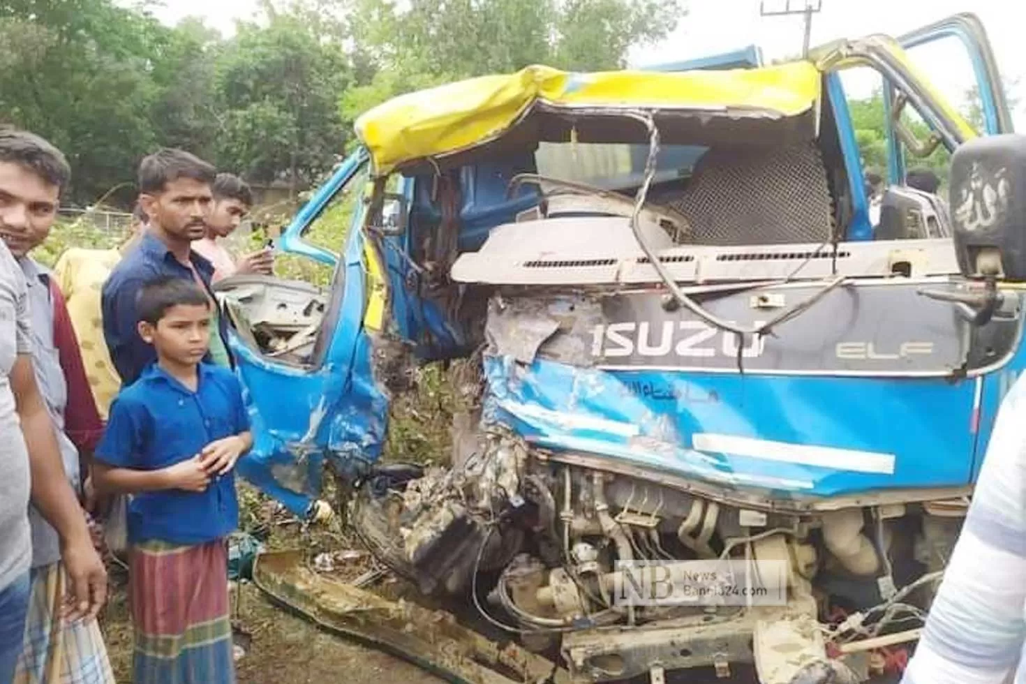 কাভার্ড ভ্যান-ট্রাক সংঘর্ষে গেল ২ প্রাণ
