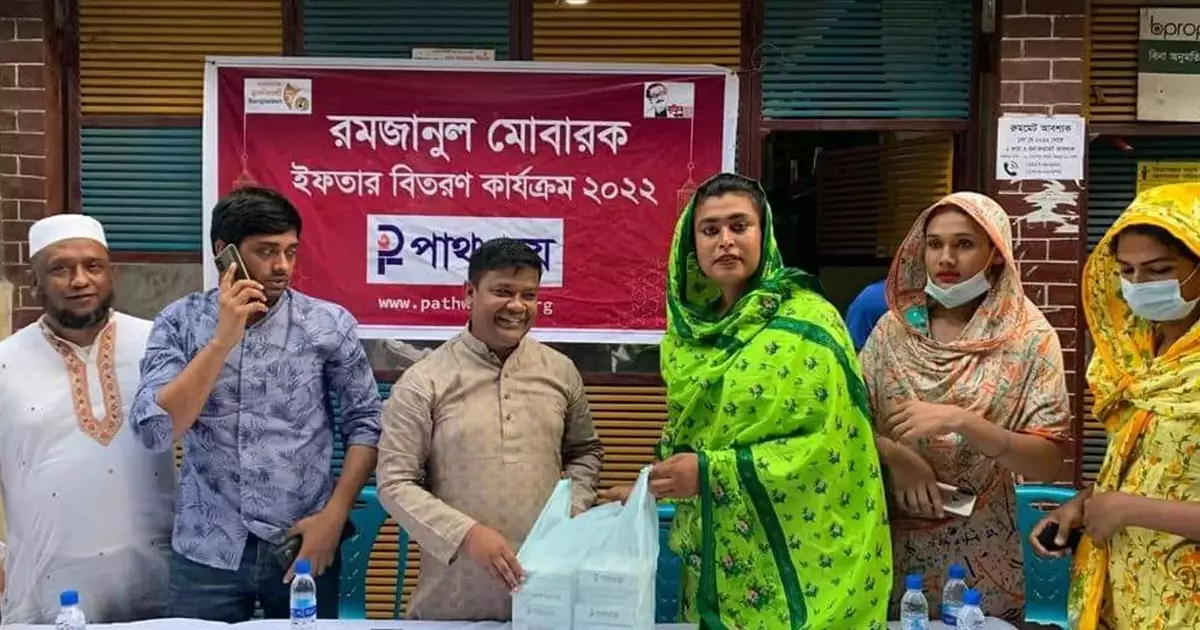 মিরপুরে-সুবিধাবঞ্চিত-মানুষের-মধ্যে-পাথওয়ের-ইফতার-বিতরণ