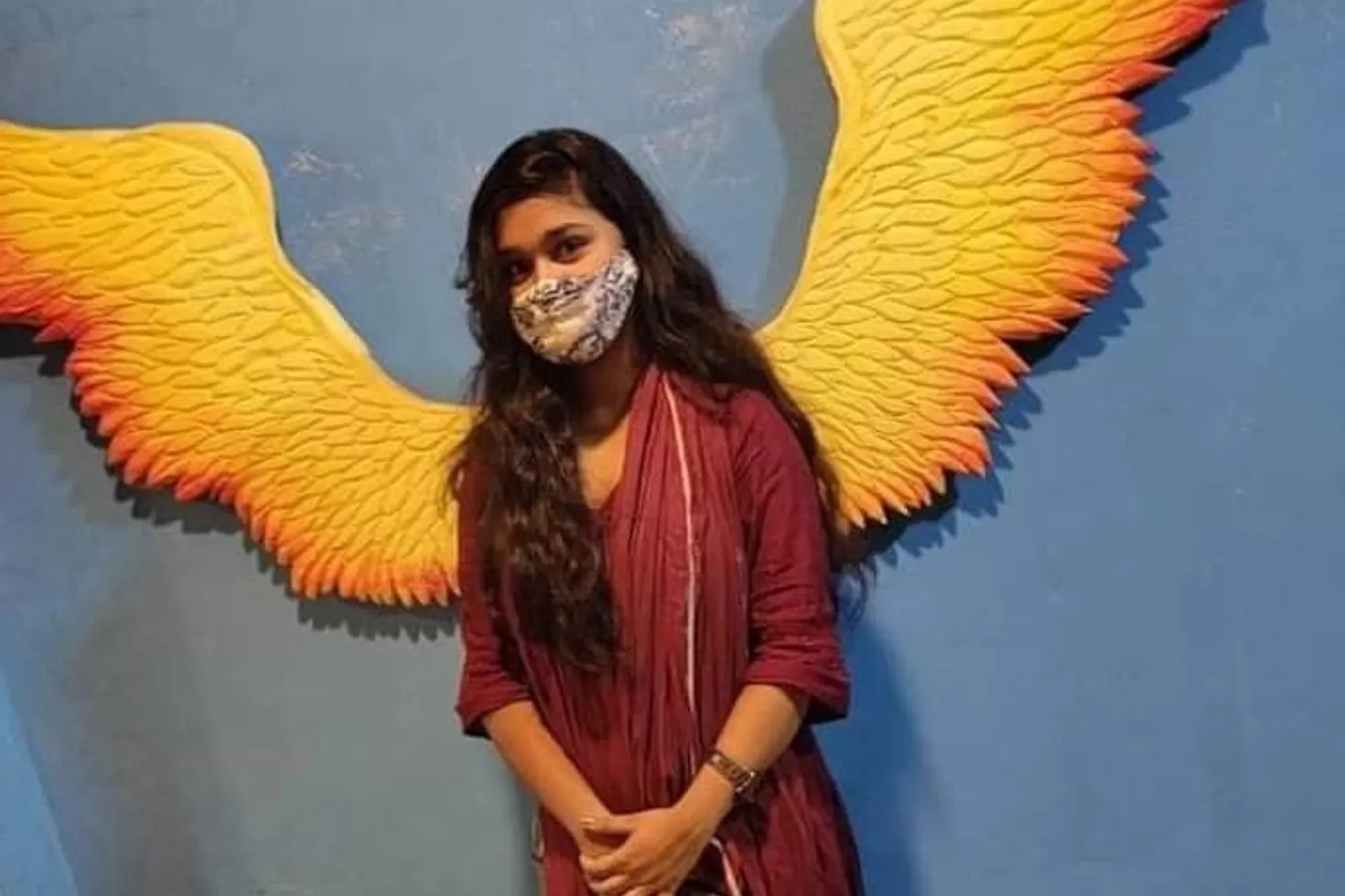 ঘরের আড়ায় ঝুলছিল স্কুলছাত্রীর মরদেহ