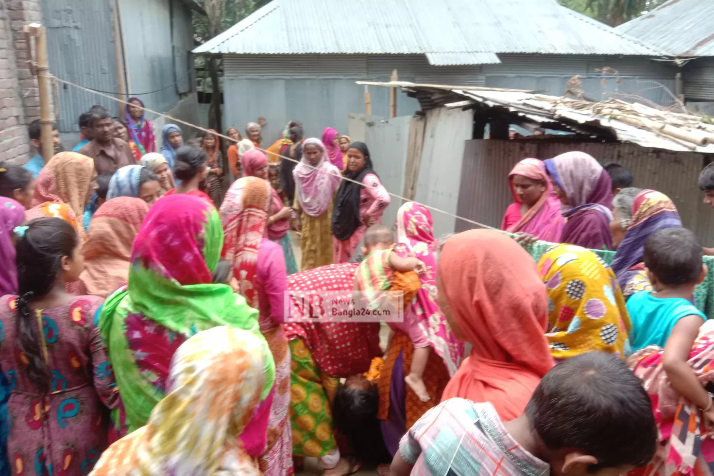 রবিউলের বাড়িতে স্বজনদের আহাজারি