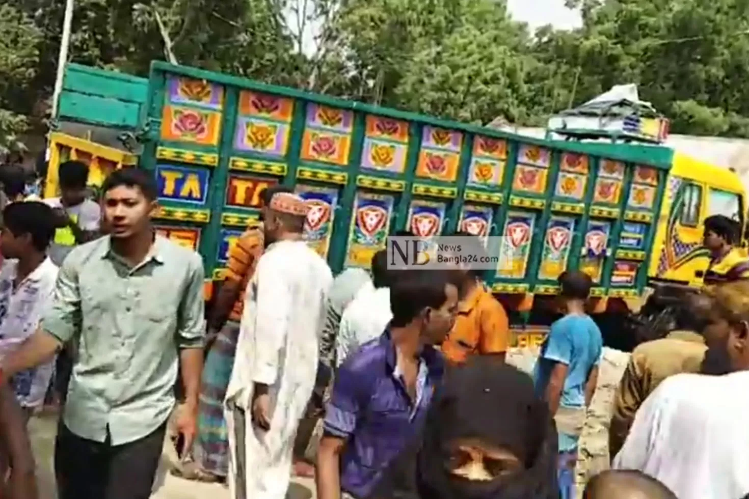 ‘চালকহীন’ ট্রাকের চাপায় বালুশ্রমিক নিহত