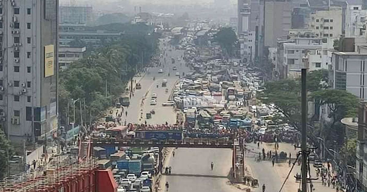 বেতন-বোনাসের-দাবিতে-সড়ক-অবরোধে-উত্তরায়-দীর্ঘ-যানজট