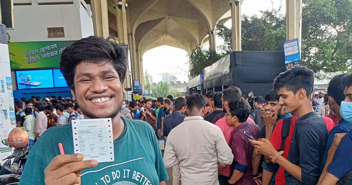 ভোগান্তি ভুলিয়ে দিচ্ছে একটি টিকিট 