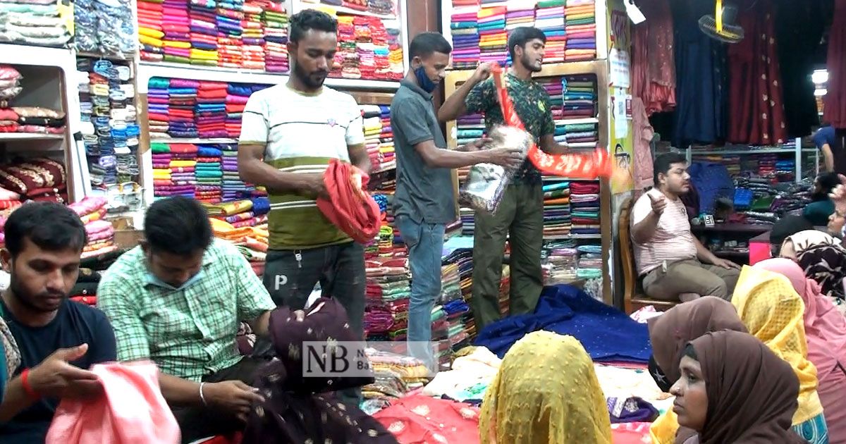 ঈদের কেনাকাটায় জমজমাট বাজার