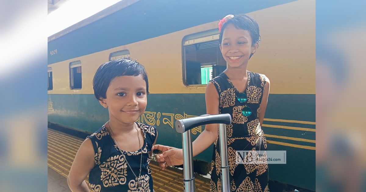 টিকিটের লাইনের কষ্ট ঘুচল স্বস্তির যাত্রায় 