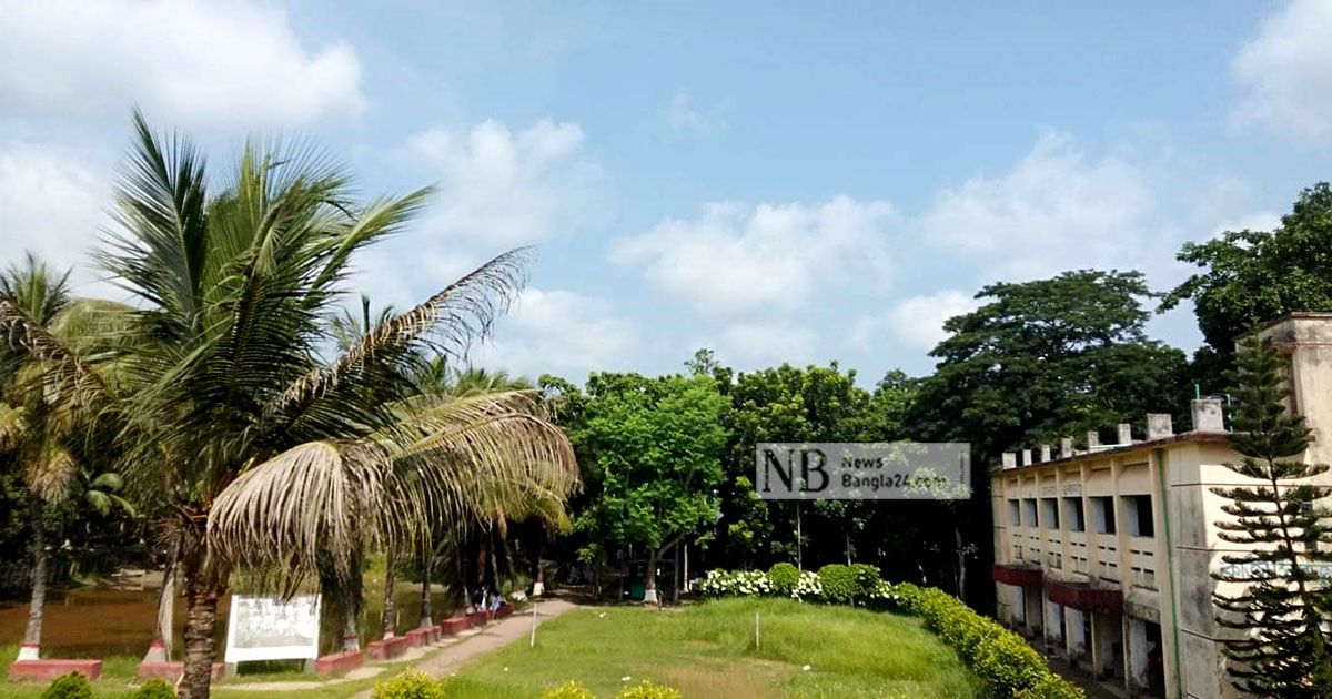 অধ্যক্ষের ‘কলকাঠিতে’ ১৮ মাস বেতন নেই ৭ শিক্ষকের