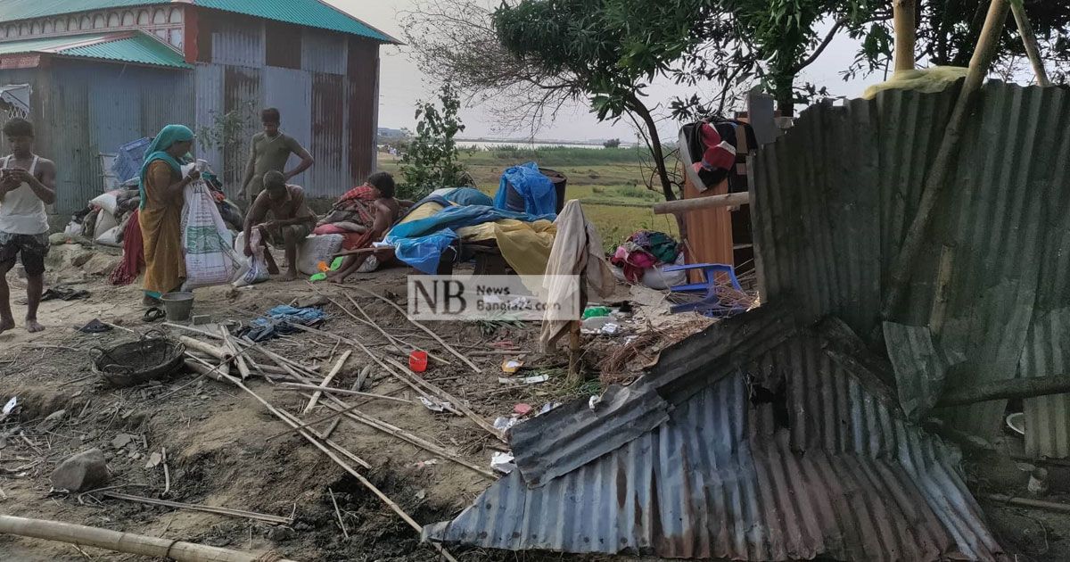 ধান নিয়েছে ঢলে, ঘর নিয়েছে ঝড়ে