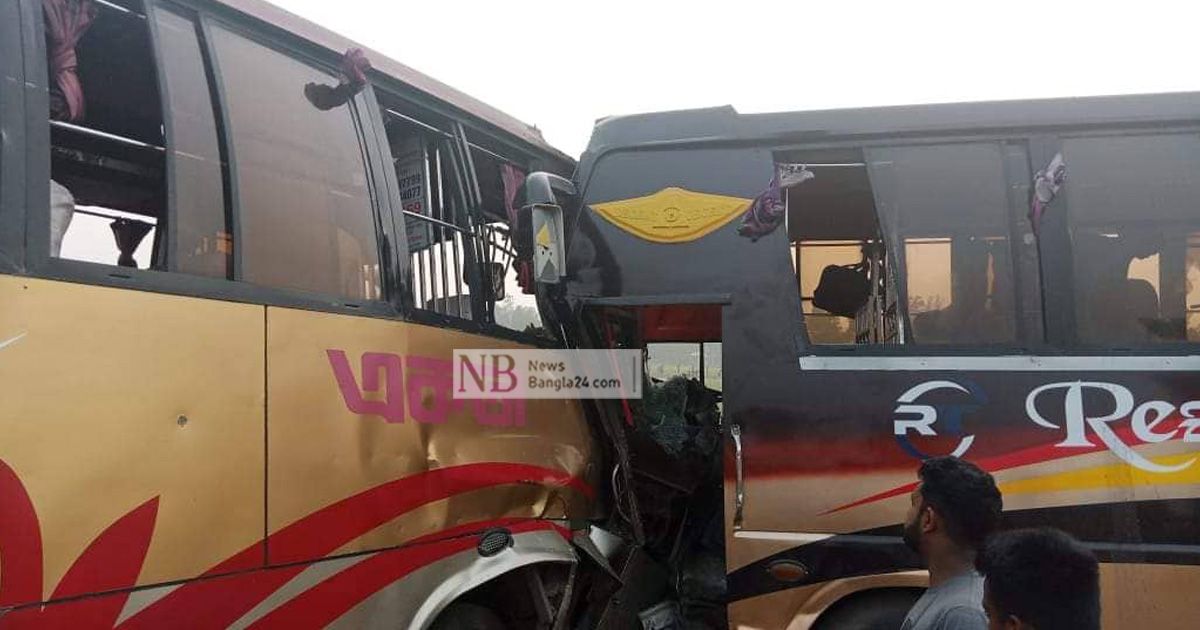 ওভারটেক করতে গিয়ে দুই বাসের সংঘর্ষ, নিহত ২