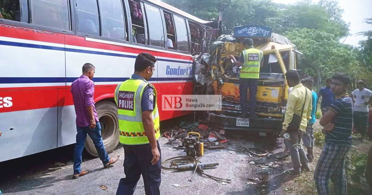 বাস-ট্রাক সংঘর্ষে শিশুসহ নিহত ৩