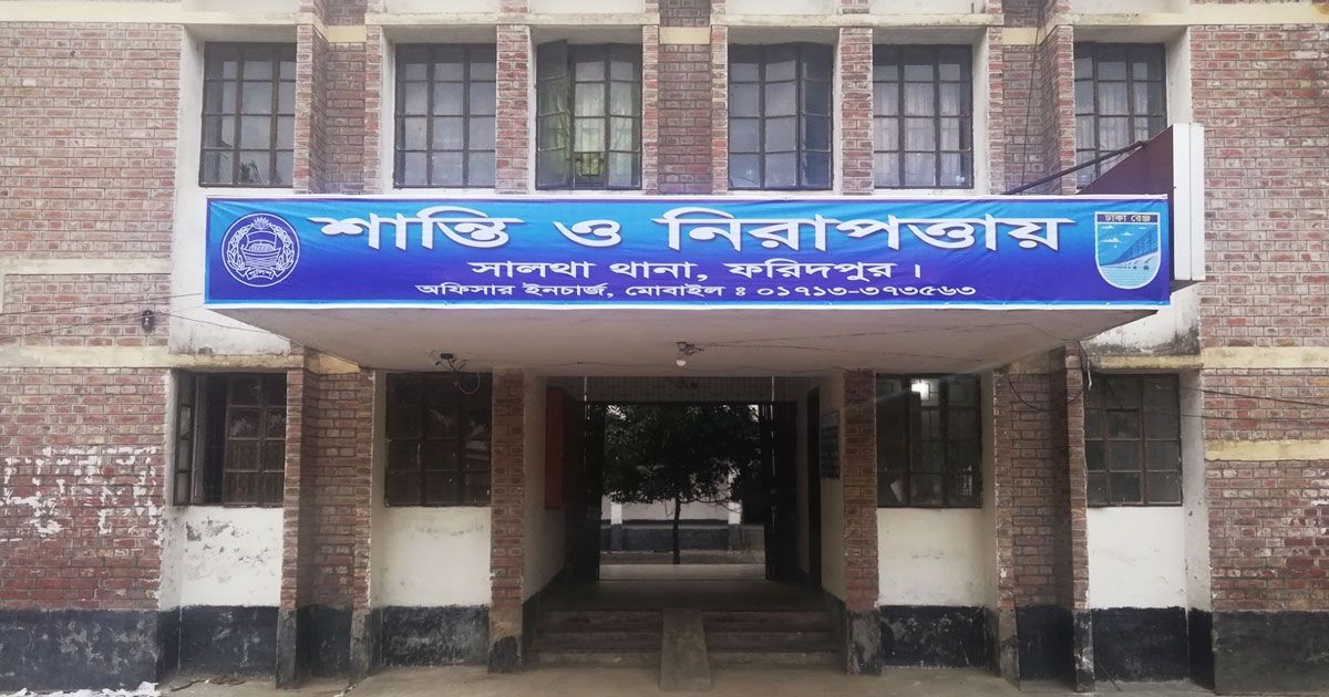 পুলিশকে জাপটে ধরে আসামি ছিনিয়ে নিলেন ২০ নারী
