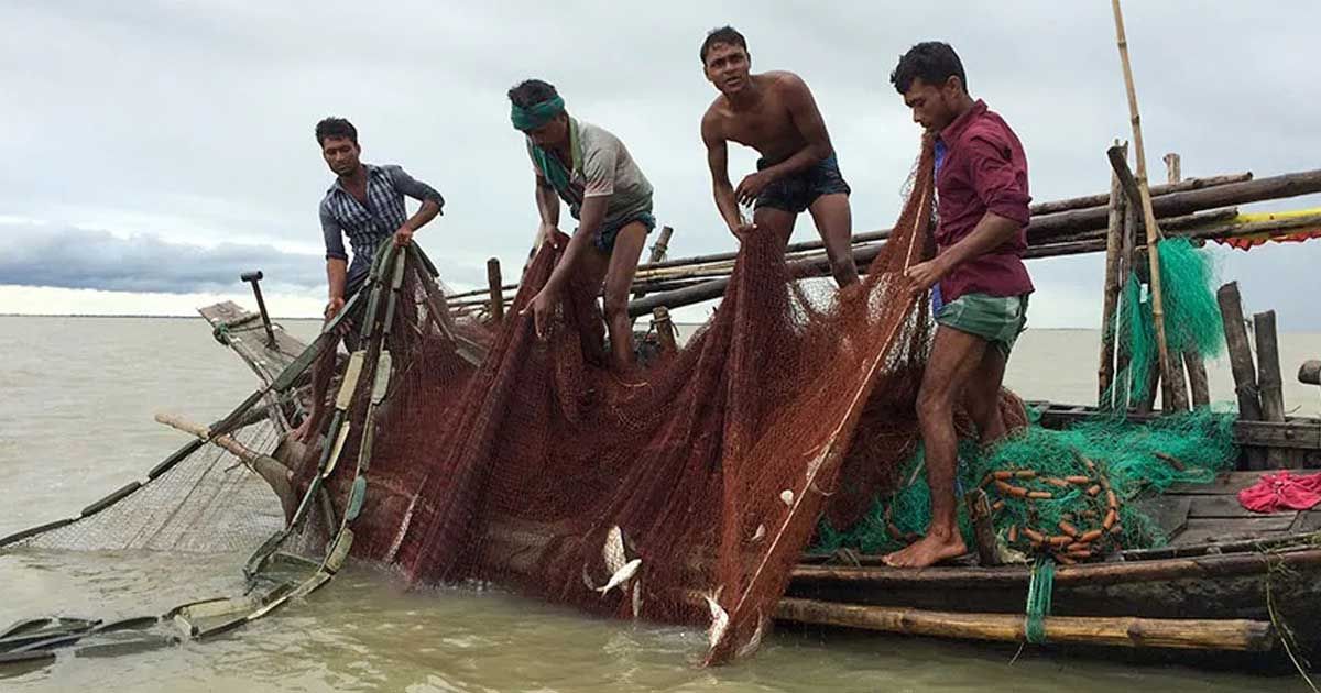 মধ্যরাতে-উঠে-গেল-মেঘনায়-মাছ-ধরার-নিষেধাজ্ঞা-