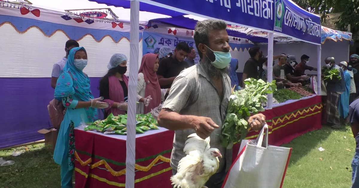 এক টাকায় মিলল মুরগিসহ ১৪ পণ্য!