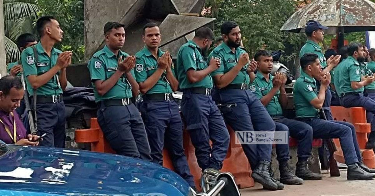 ঈদের দিনেও তারা রাস্তায়