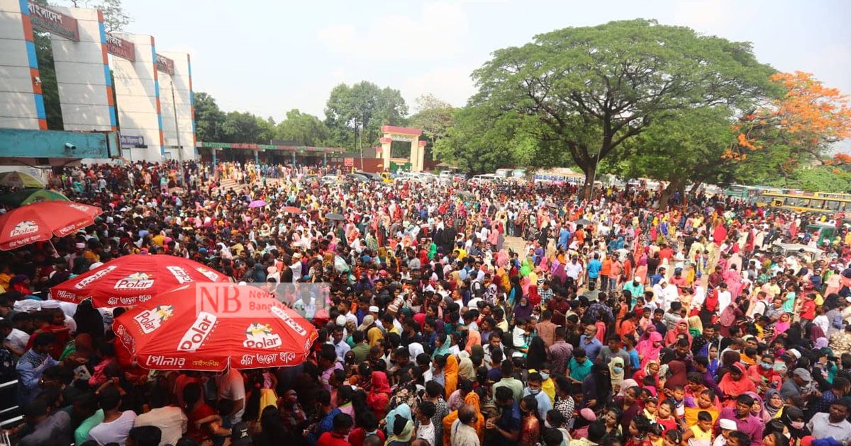 চিড়িয়াখানা যেন জনসমুদ্র