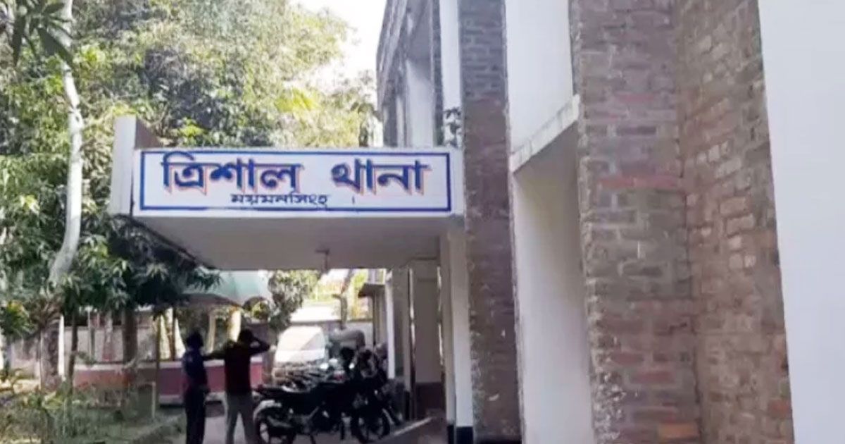 বাসের জানালা দিয়ে ছিটকে পড়ে শিশুর মৃত্যু