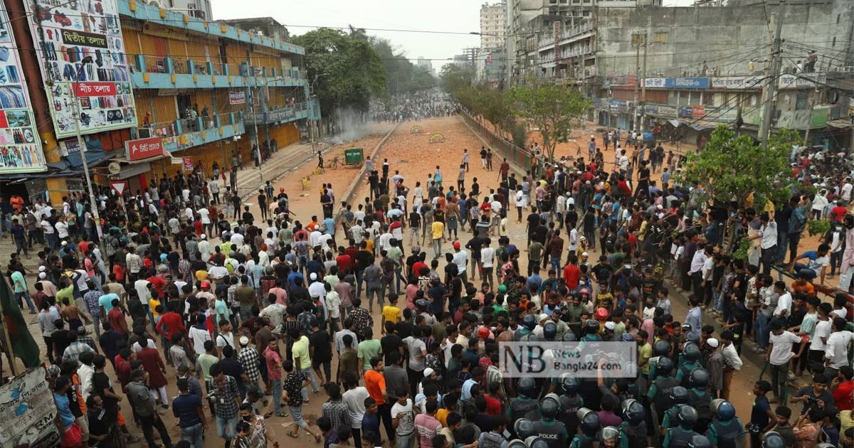 নিউ মার্কেটে সংঘর্ষ: দোকান কর্মচারীসহ তিনজন গ্রেপ্তার