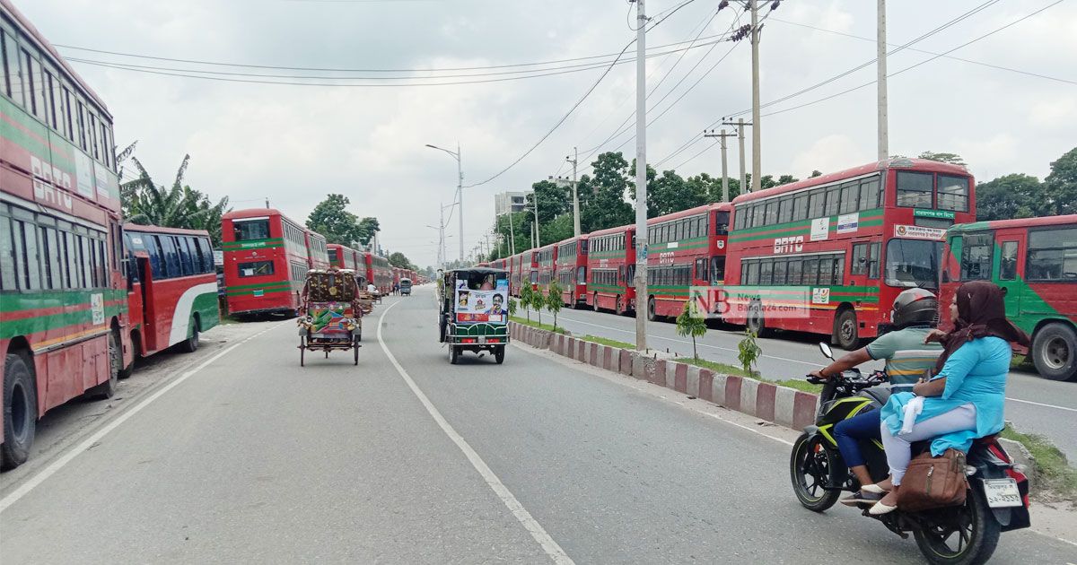 বাসের দখলে মহাসড়ক, দেখার নেই কেউ