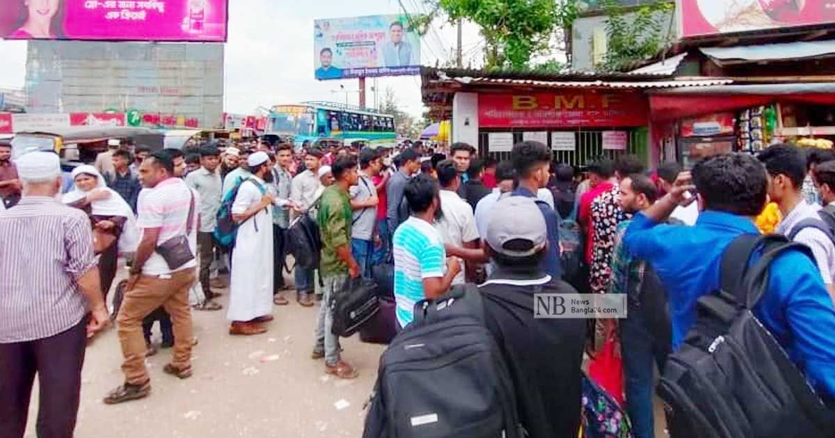 বরিশালে বাসের টিকিট না পেয়ে ভোগান্তি