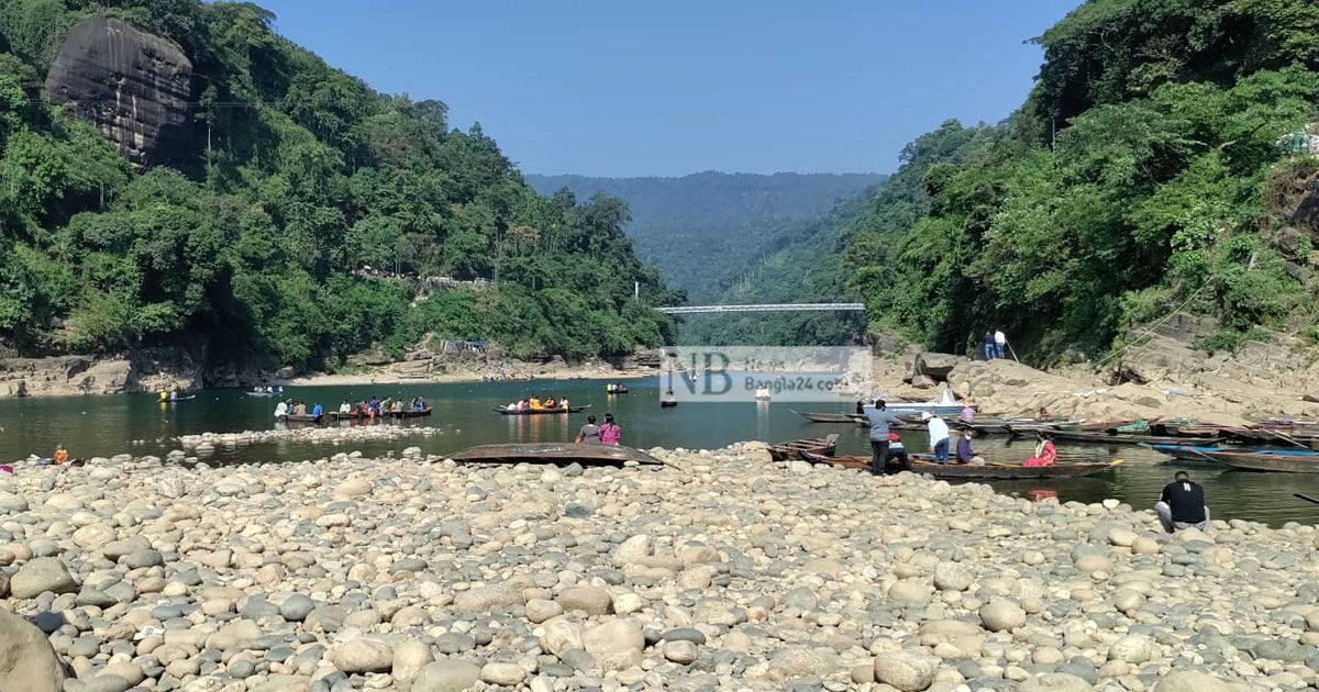 জাফলংয়ে পর্যটকদের টাকা দিতে হয় কেন