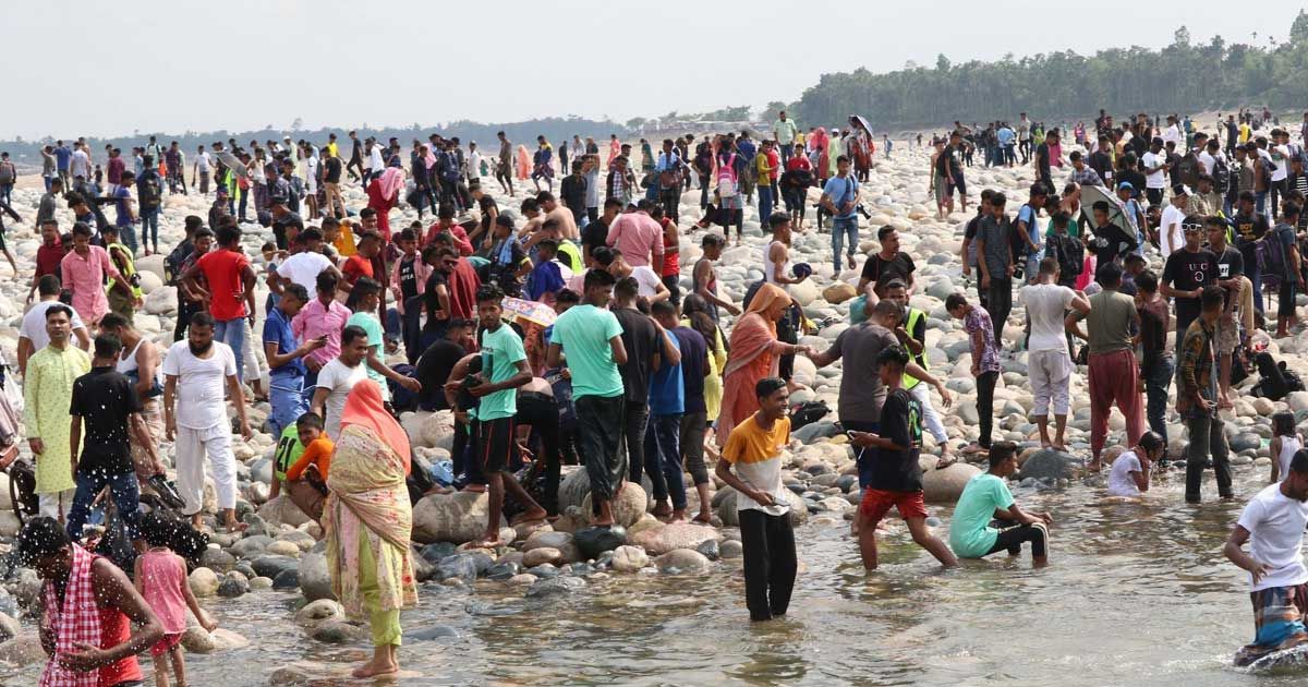 শঙ্কা কাটিয়ে জাফলংয়ে আবারও পর্যটকের ঢল