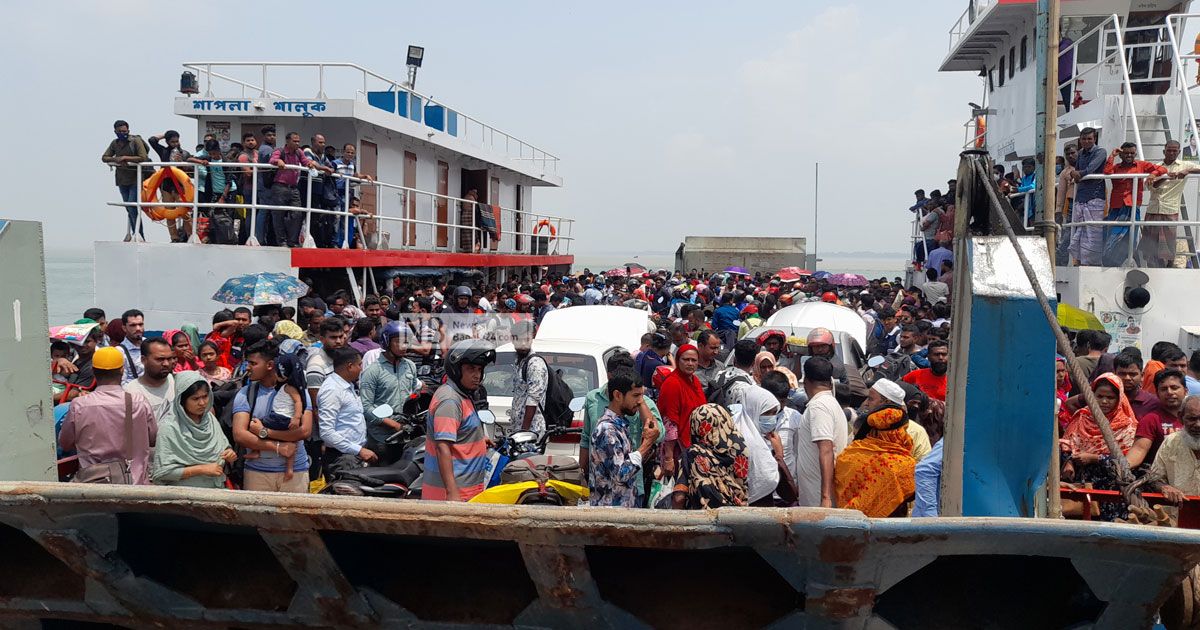 দৌলতদিয়া-পাটুরিয়ায় বেড়েছে ঢাকামুখী যাত্রীর চাপ