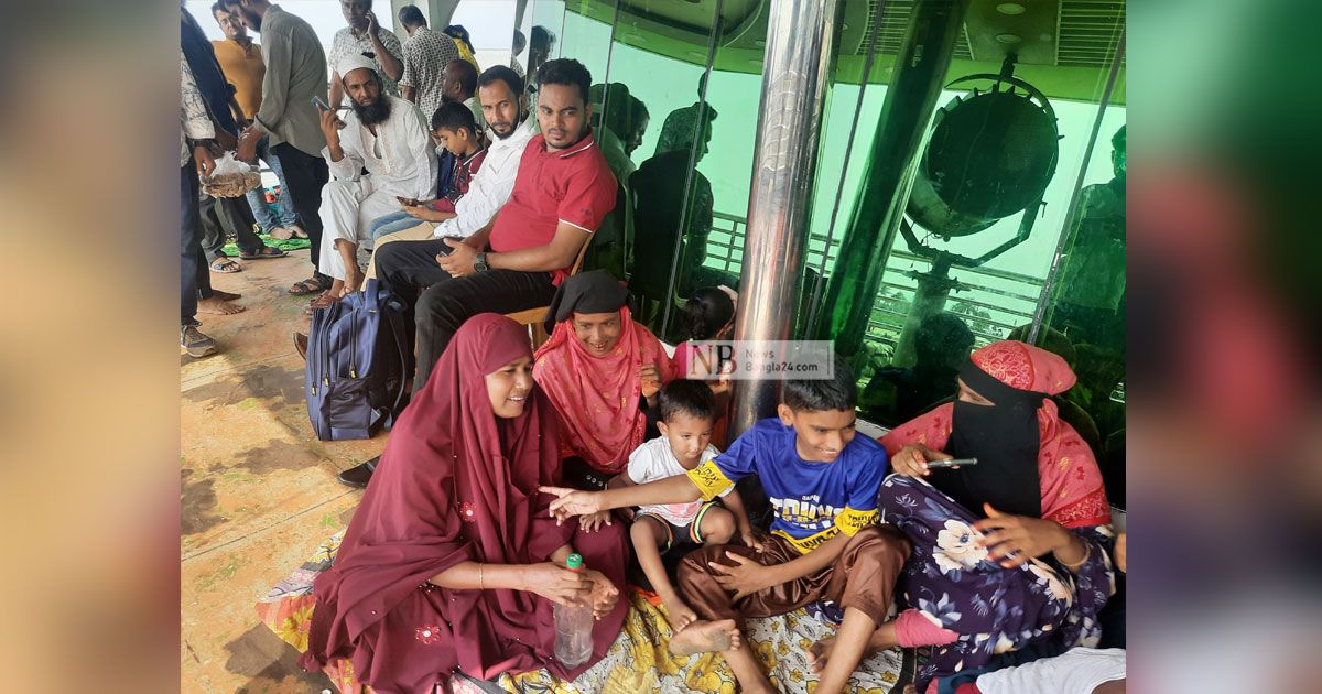দাঁড়ানোর জায়গা নেই লঞ্চে
