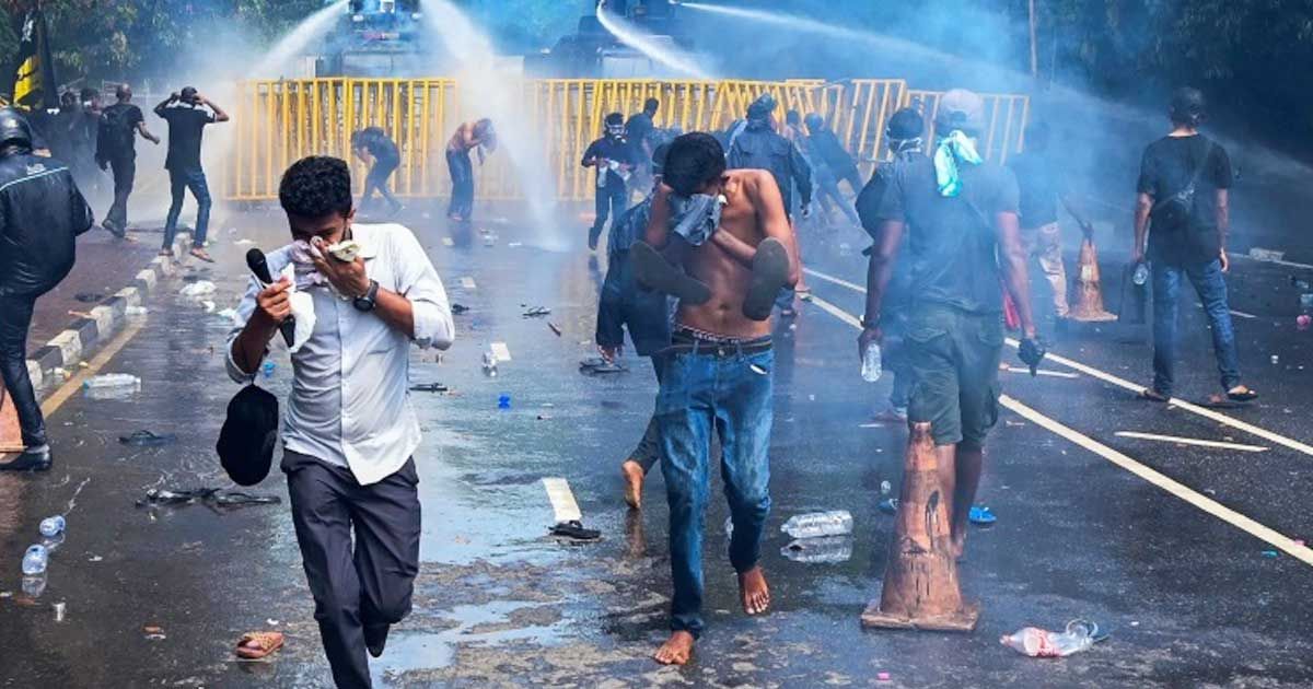 ধর্মঘটে অচল শ্রীলঙ্কায় জরুরি অবস্থা