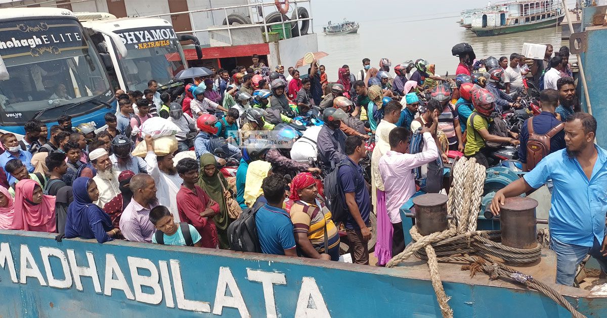 পাটুরিয়া ঘাটে বাইকের সংখ্যাই বেশি